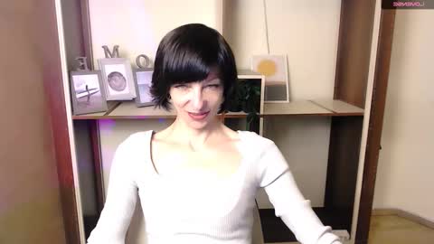 Snapshot of angelinalov_ chatting on 10.24.25 Angelina online show from 10.24.25