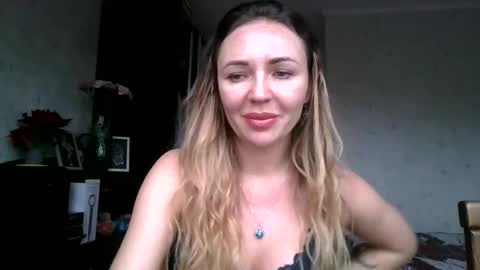 angelinalove28 online show from 12.16.25