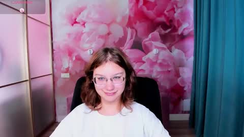 AngelinaLow online show from 10.18.25