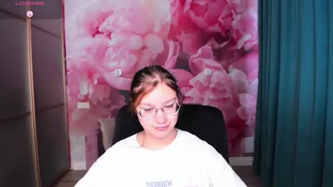 AngelinaLow online show from 10.19.25