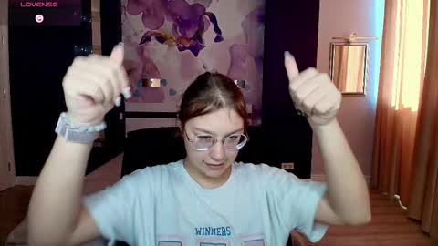 AngelinaLow online show from 10.21.25