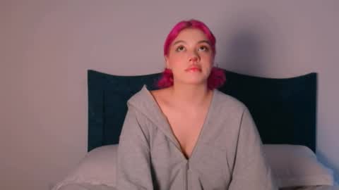 Angelinhaa  online show from 11.21.25