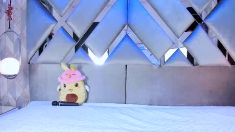 Angelique online show from 10.17.25