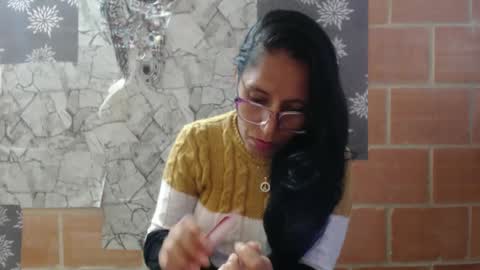 Snapshot of angelitaa_hot chatting on 03.05.25 angela online show from 03.05.25