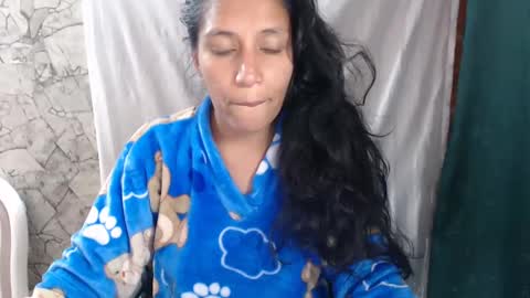 Snapshot of angelitaa_hot chatting on 09.12.25 angela online show from 09.12.25