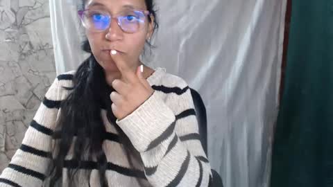 Snapshot of angelitaa_hot chatting on 09.16.25 angela online show from 09.16.25