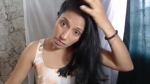 Snapshot of angelitaa_hot chatting on 10.10.25 angela online show from 10.10.25