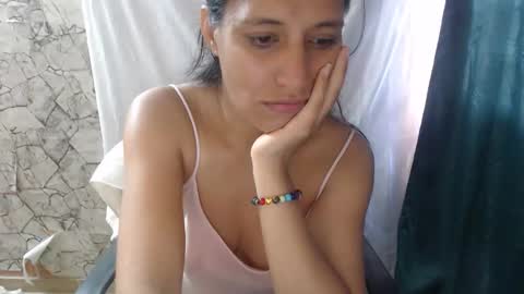 Snapshot of angelitaa_hot chatting on 10.29.25 angela online show from 10.29.25