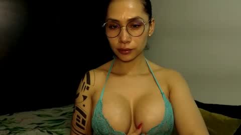 Snapshot of angellaisabella chatting on 09.09.25 ANGELA ISABELLA online show from 09.09.25