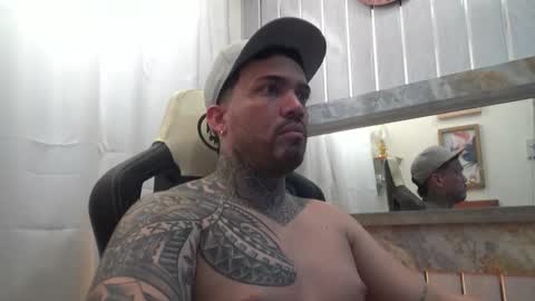 Snapshot of angellatino0 chatting on 10.12.25 angellatino0 online show from 10.12.25