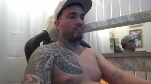 Snapshot of angellatino0 chatting on 10.14.25 angellatino0 online show from 10.14.25