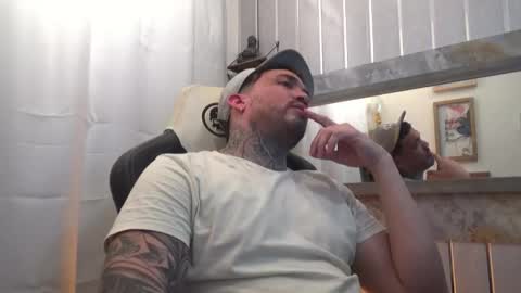 Snapshot of angellatino0 chatting on 10.16.25 angellatino0 online show from 10.16.25