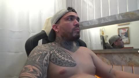 Snapshot of angellatino0 chatting on 10.21.25 angellatino0 online show from 10.21.25