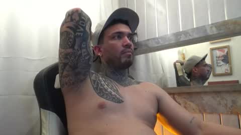 Snapshot of angellatino0 chatting on 10.24.25 angellatino0 online show from 10.24.25