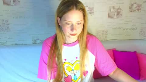 Snapshot of angellisss chatting on 09.11.25 Cutie online show from 09.11.25