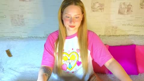 Snapshot of angellisss chatting on 09.18.25 Cutie online show from 09.18.25