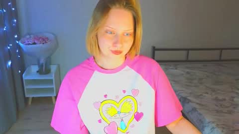 Snapshot of angellisss chatting on 11.07.25 Cutie online show from 11.07.25