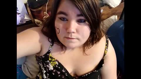 Snapshot of angellove417316 chatting on 02.13.25 angellove417316 online show from 02.13.25