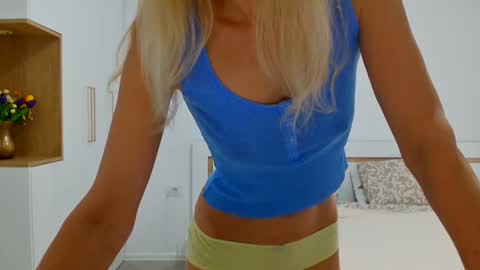 Snapshot of angelsquirting chatting on 12.28.24 Alesia online show from 12.28.24