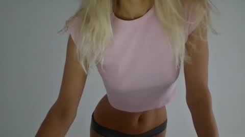 Snapshot of angelsquirting chatting on 10.26.25 Alesia online show from 10.26.25