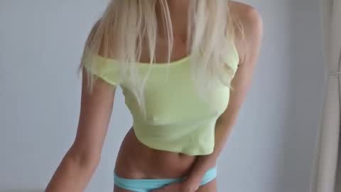 Snapshot of angelsquirting chatting on 10.30.25 Alesia online show from 10.30.25