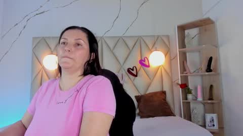 Snapshot of angelswets chatting on 02.28.26 ANGIE online show from 02.28.26