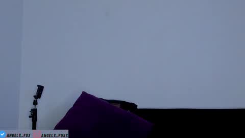 Angel Fox online show from 11.18.25