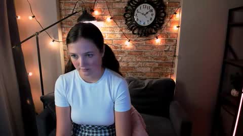 Snapshot of angely_lilly chatting on 09.09.25 Lilly online show from 09.09.25