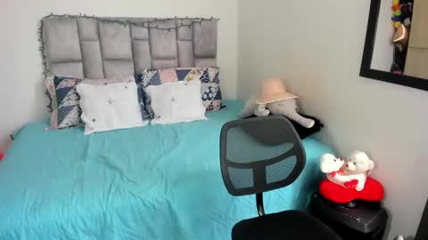 Snapshot of angie_blondie chatting on 12.14.24 angie online show from 12.14.24