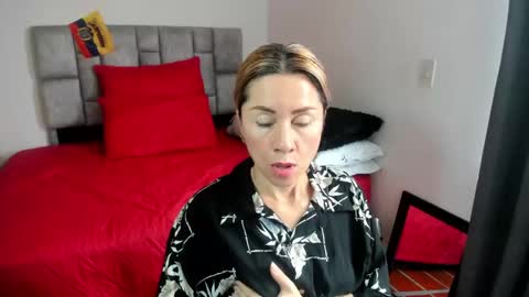 Snapshot of angie_blondie chatting on 02.03.25 angie online show from 02.03.25