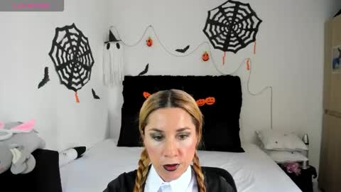 Snapshot of angie_blondie chatting on 10.16.25 angie online show from 10.16.25