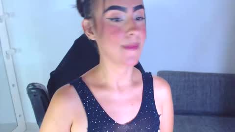 Snapshot of angie_dreamgirl chatting on 11.07.25 IG angie dreamgirl01 online show from 11.07.25