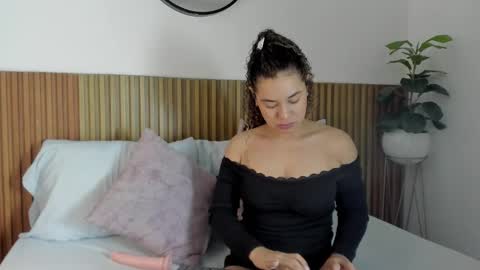 A N G I E online show from 10.15.25