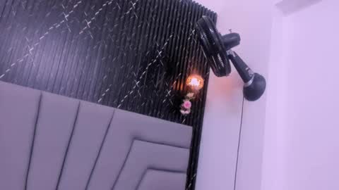 A N G I E.  online show from 10.15.25