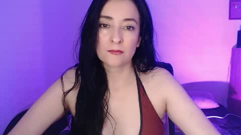 Snapshot of angiesquirt chatting on 01.16.25 VALENTINA online show from 01.16.25