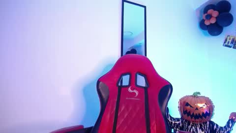 Snapshot of anhonymus chatting on 10.28.25 anhonymus online show from 10.28.25