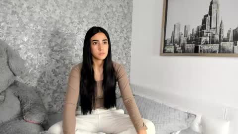 anika_h online show from 04.07.26