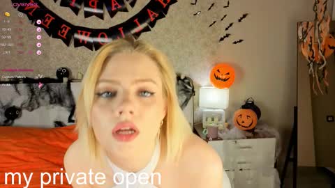 Snapshot of anika_heir chatting on 10.24.25 Alice online show from 10.24.25