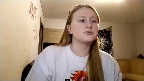 Snapshot of anika_lipps chatting on 09.26.25 Anika online show from 09.26.25