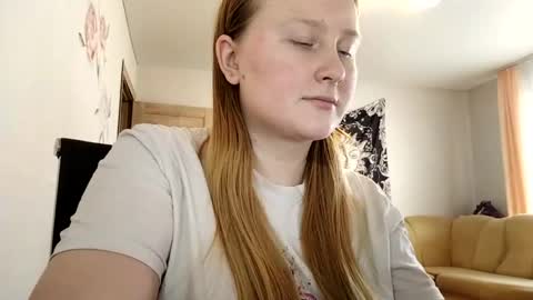 Snapshot of anika_lipps chatting on 10.05.25 Anika online show from 10.05.25