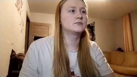 Snapshot of anika_lipps chatting on 10.05.25 Anika online show from 10.05.25