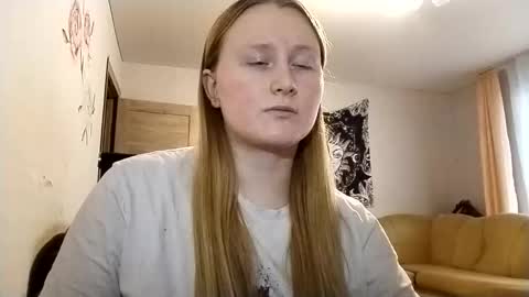 Snapshot of anika_lipps chatting on 10.08.25 Anika online show from 10.08.25