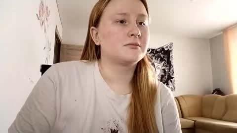 Snapshot of anika_lipps chatting on 10.09.25 Anika online show from 10.09.25