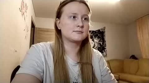 Snapshot of anika_lipps chatting on 10.10.25 Anika online show from 10.10.25