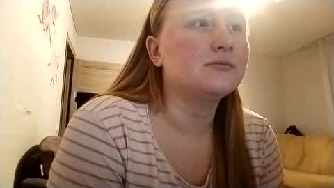 Snapshot of anika_lipps chatting on 10.18.25 Anika online show from 10.18.25