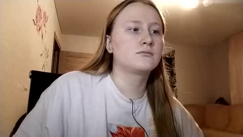 Snapshot of anika_lipps chatting on 11.02.25 Anika online show from 11.02.25