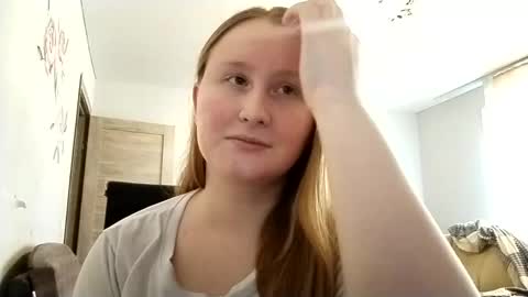 Snapshot of anika_lipps chatting on 06.07.26 Anika online show from 06.07.26