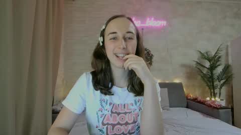 Snapshot of anikabloom chatting on 01.06.25 anikabloom online show from 01.06.25