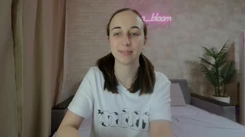 Snapshot of anikabloom chatting on 01.21.25 anikabloom online show from 01.21.25