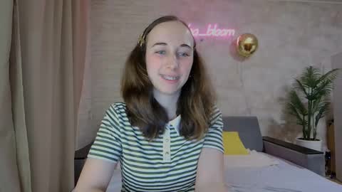 Snapshot of anikabloom chatting on 02.18.25 anikabloom online show from 02.18.25